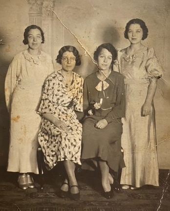 Louisa, Helen, Eileen and Hilda on Louisa&rsquo;s wedding day 9th Nov 1935